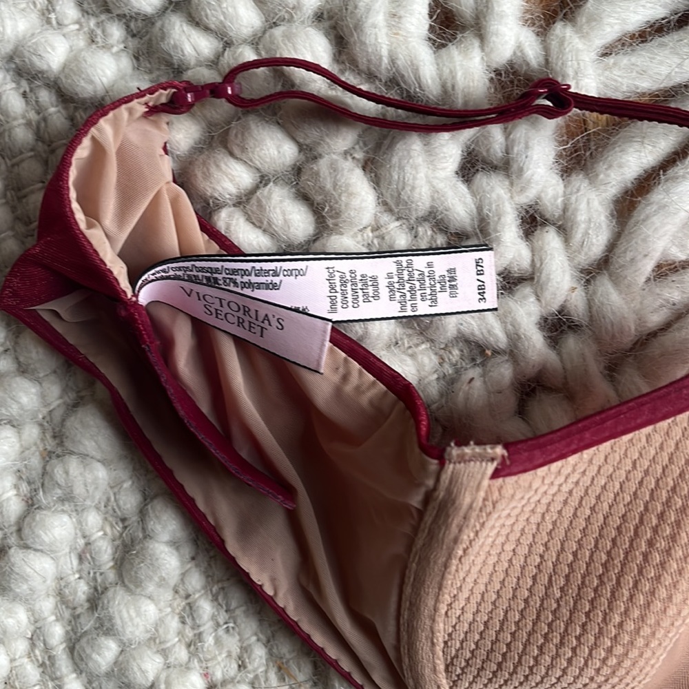 NWOT Vic Sec bra - Picture 4 of 7